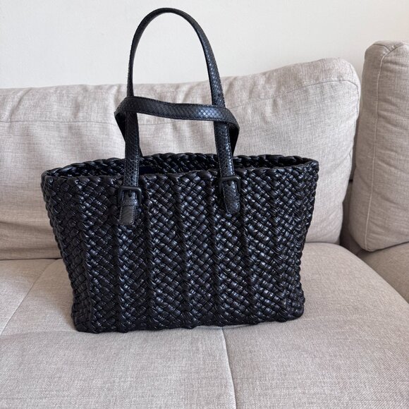 Bottega Veneta Lido Limited-Edition Medium woven Intrecciato Leather Tote - Picture 1 of 12